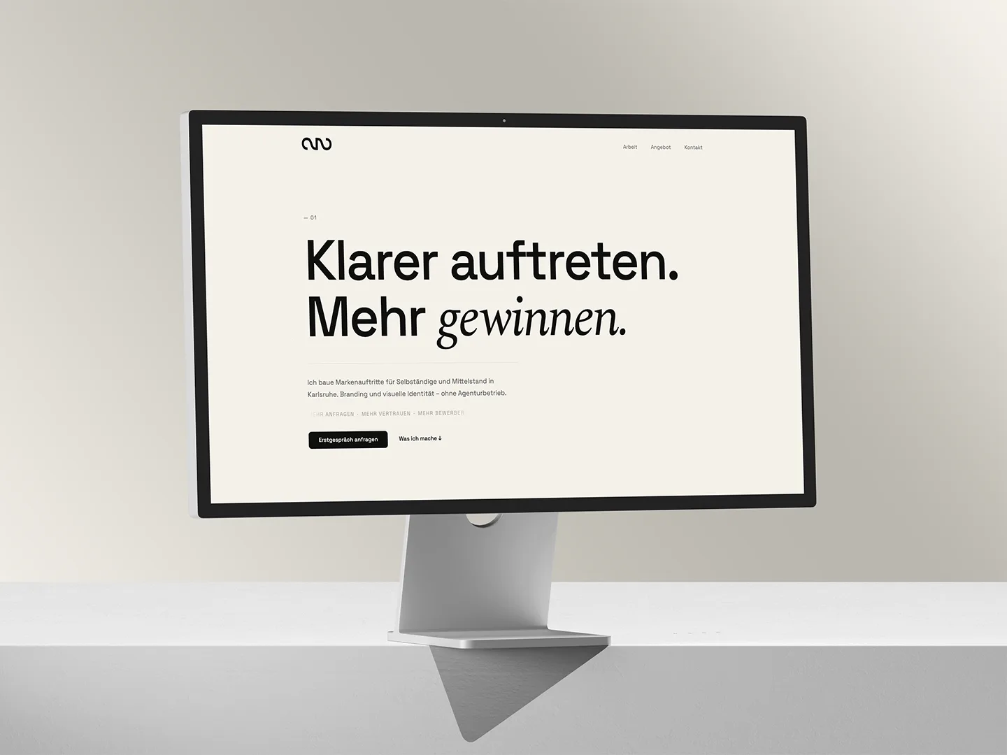 Meskhi Media – Website-Anwendung auf MacBook-Mockup