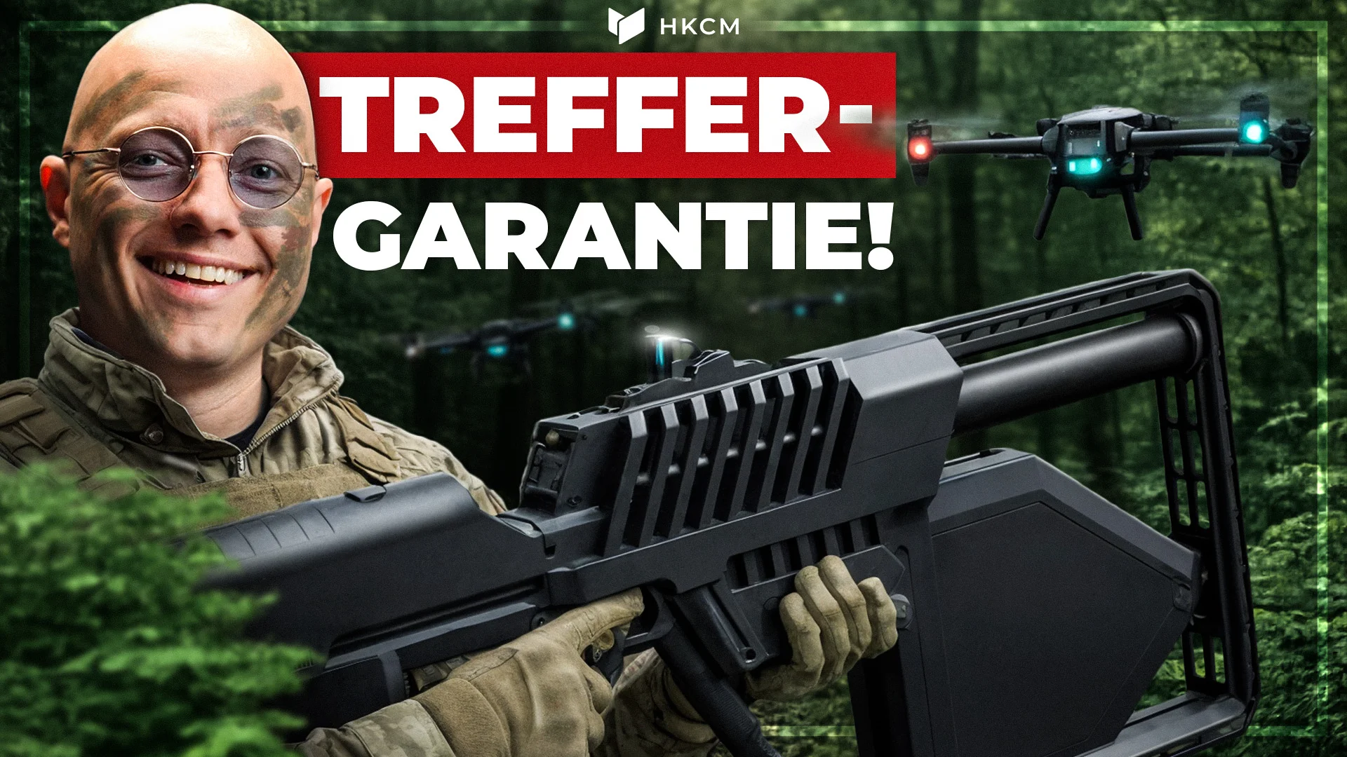 YouTube-Thumbnail: Soldat mit Tarnschminke und Anti-Drohnen-Waffe im Wald, Titel Treffergarantie